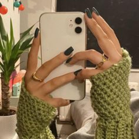 Green fingerless gloves!! 💚 - Picture 2 of 2